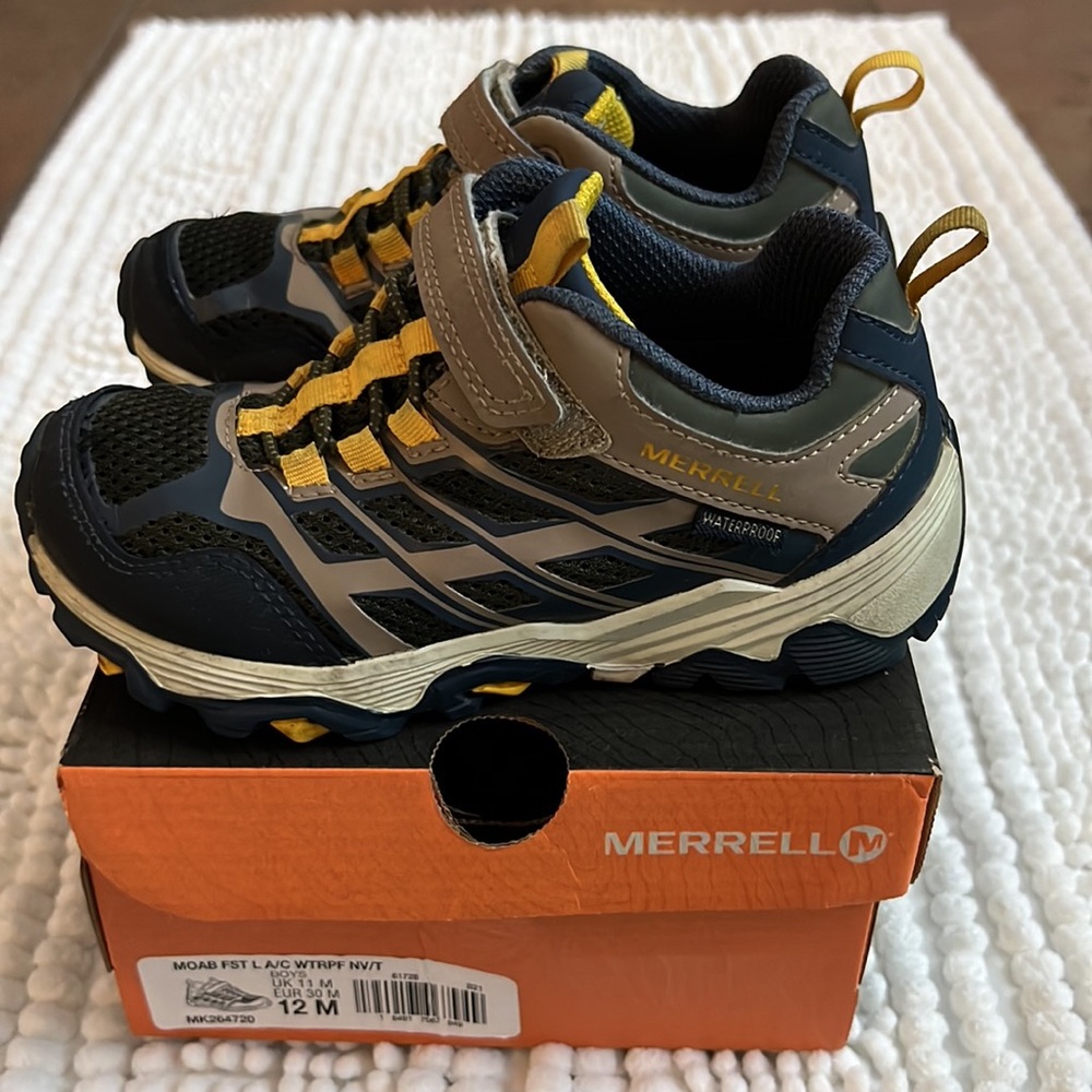 Merrell Kids Boys Moab FST Low A/C Waterproof, 12M little kids, Navy/yellow